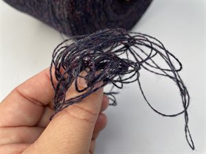 Shetlandsuld 2 trådet - marine med changerende rød / grøn, 500 gram